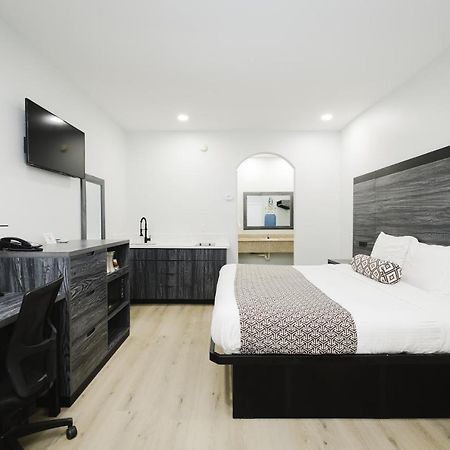 דיר פארק Sapphire Inn & Suites מראה חיצוני תמונה