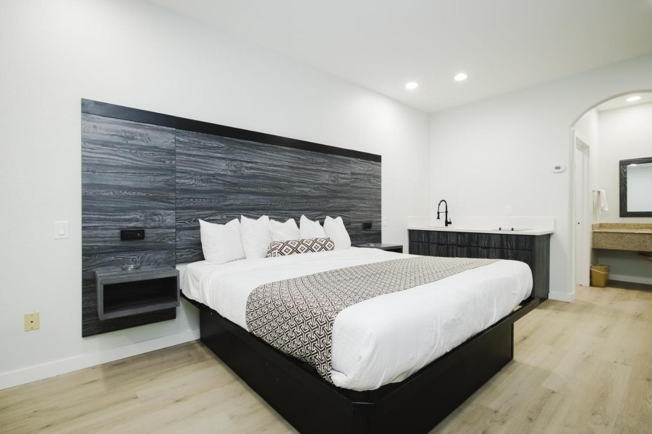 דיר פארק Sapphire Inn & Suites מראה חיצוני תמונה