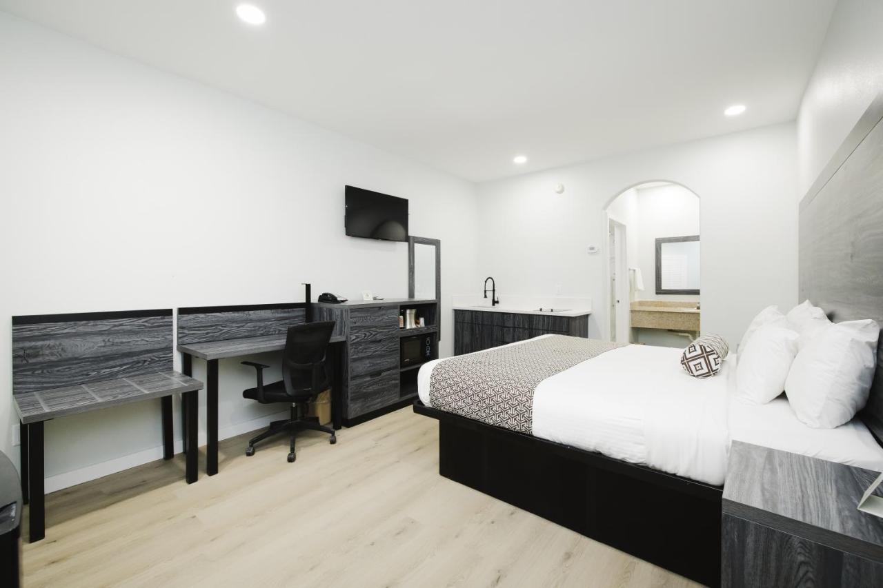 דיר פארק Sapphire Inn & Suites מראה חיצוני תמונה