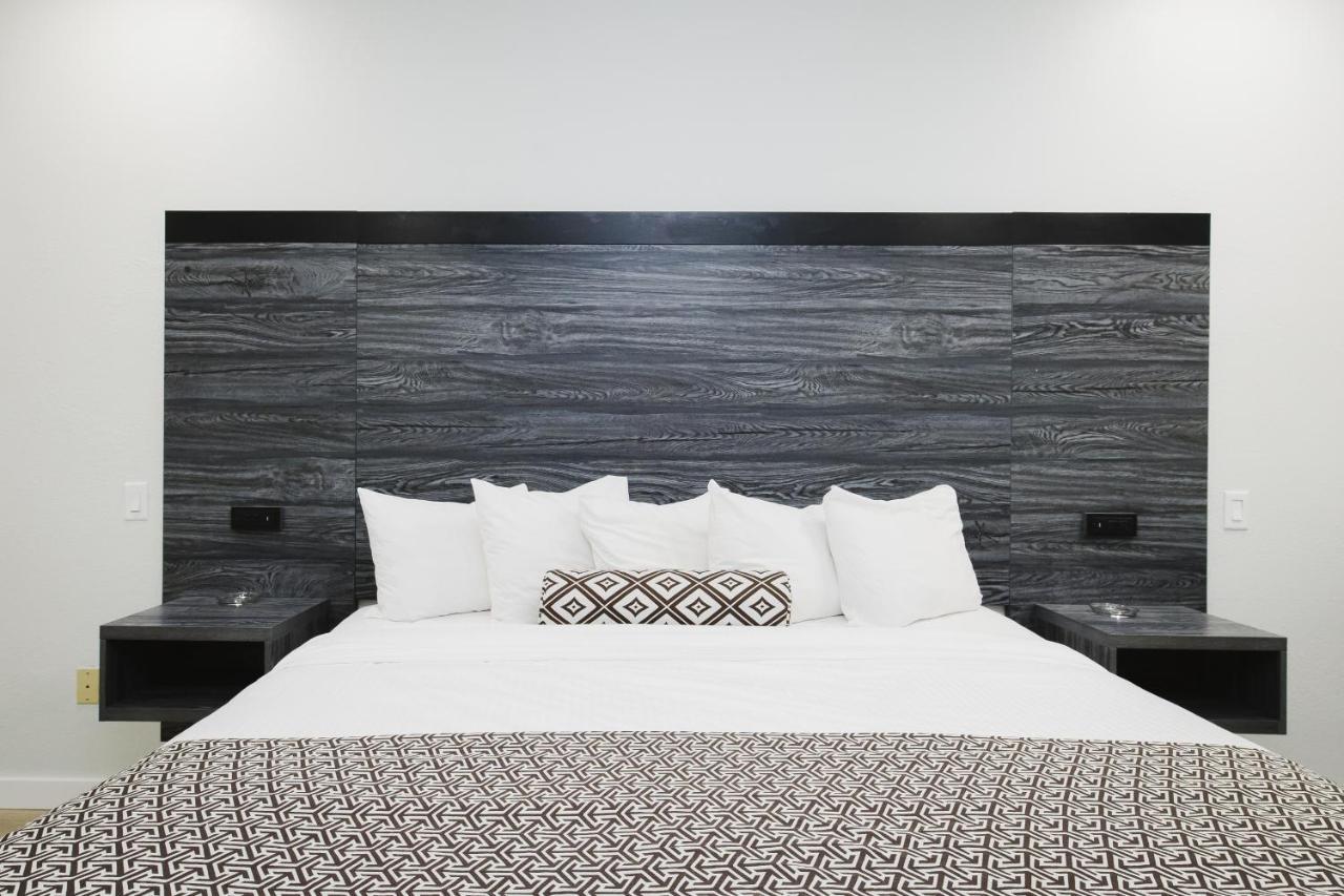 דיר פארק Sapphire Inn & Suites מראה חיצוני תמונה