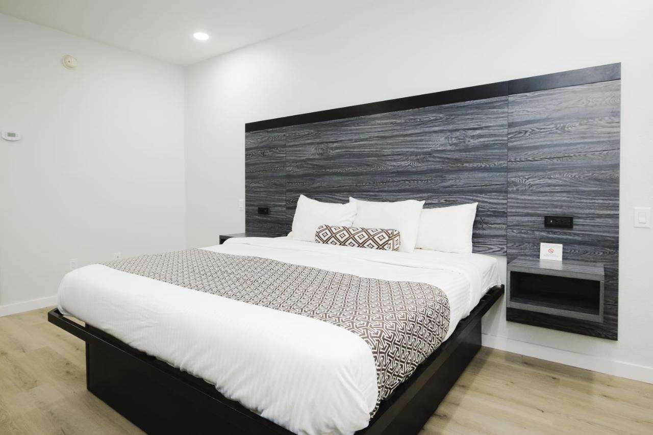 דיר פארק Sapphire Inn & Suites מראה חיצוני תמונה