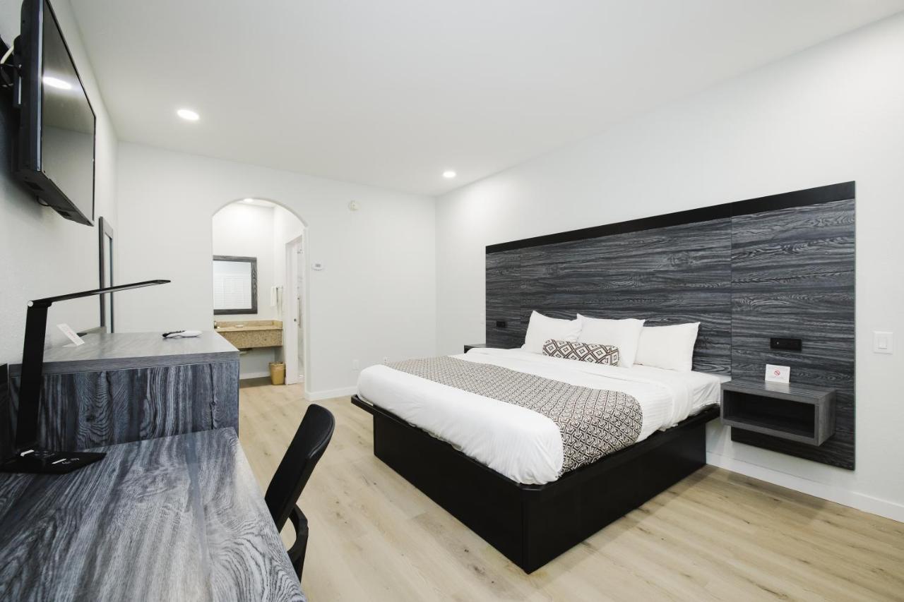 דיר פארק Sapphire Inn & Suites מראה חיצוני תמונה