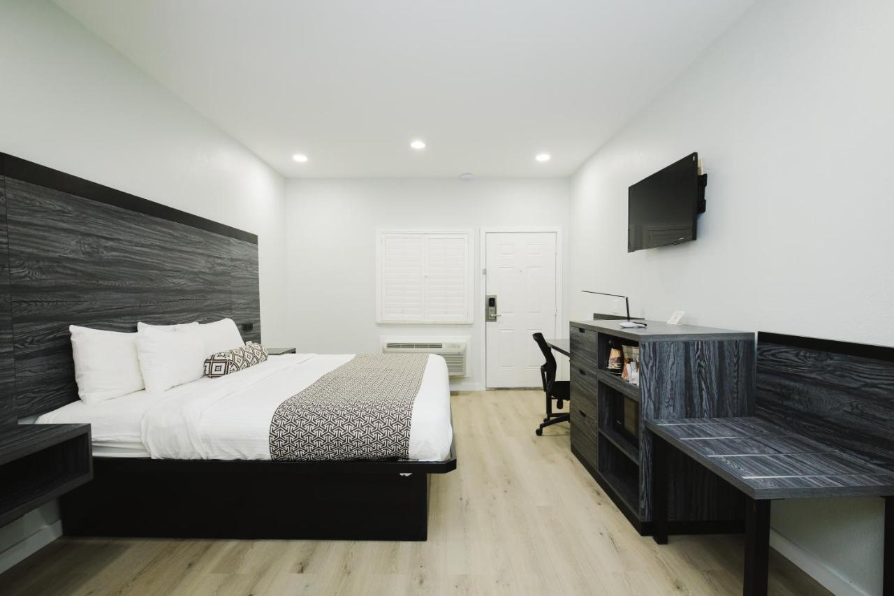 דיר פארק Sapphire Inn & Suites מראה חיצוני תמונה