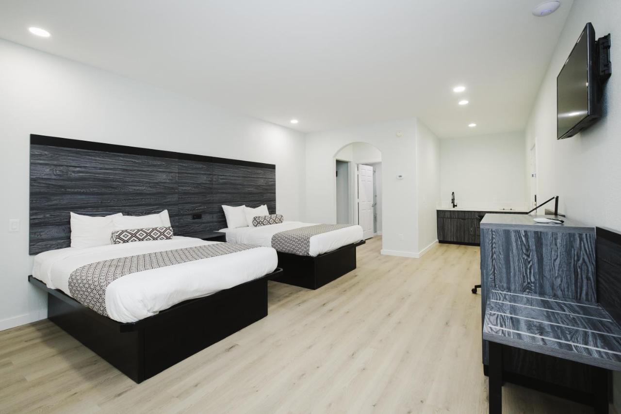 דיר פארק Sapphire Inn & Suites מראה חיצוני תמונה